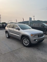 Used 2019 Jeep Grand Cherokee Laredo image 1