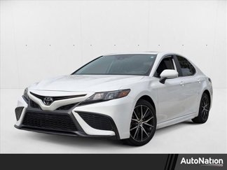 Used 2024 Toyota Camry SE image 1