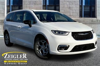New 2024 Chrysler Pacifica Limited image 1