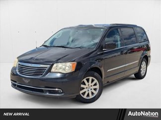 Used 2014 Chrysler Town & Country Touring image 1