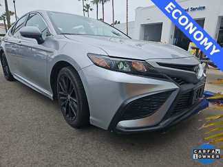 Used 2022 Toyota Camry SE image 1