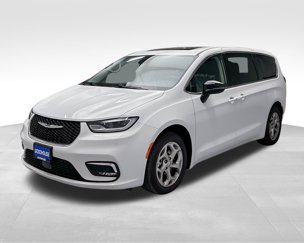 Used 2024 Chrysler Pacifica Limited image 1