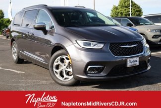 Used 2023 Chrysler Pacifica Limited image 1