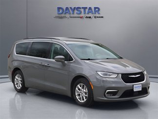 Used 2022 Chrysler Pacifica Touring-L image 1