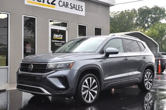 Used 2022 Volkswagen Taos SE image 1