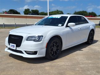 Used 2021 Chrysler 300 Touring L image 1