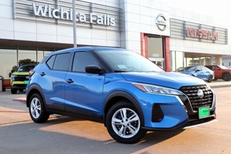 New 2025 Nissan Kicks Play S image 1