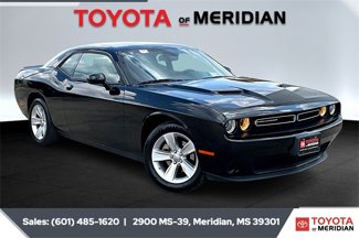 Used 2023 Dodge Challenger SXT image 1