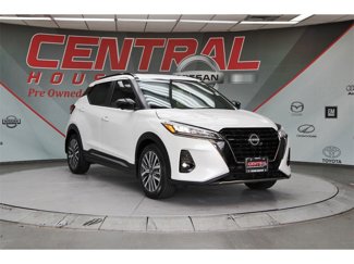 Used 2023 Nissan Kicks SR image 1