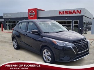 Used 2022 Nissan Kicks S image 1