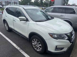 Used 2017 Nissan Rogue SV image 1
