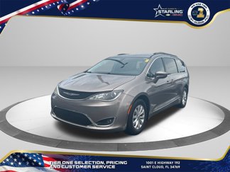 Used 2017 Chrysler Pacifica Touring-L image 1
