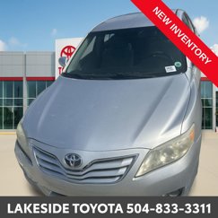 Used 2011 Toyota Camry LE image 1