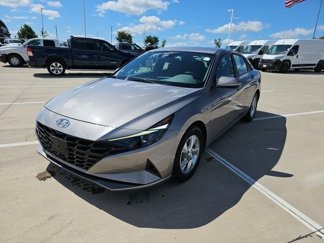 Used 2022 Hyundai Elantra SE image 1
