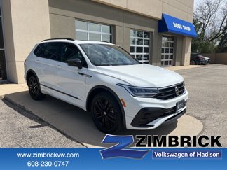Certified 2022 Volkswagen Tiguan SE R-Line image 1