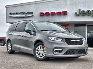 Used 2022 Chrysler Pacifica Touring-L image 1
