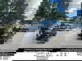 Certified 2022 Volvo XC40 T5 R-Design image 1