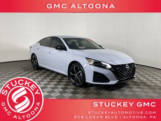 Used 2023 Nissan Altima 2.5 SR w/ SR Premium Package image 1