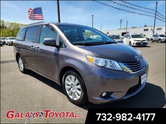 Used 2015 Toyota Sienna XLE image 1