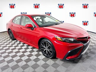 Certified 2021 Toyota Camry SE image 1