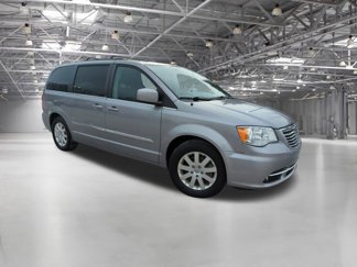 Used 2014 Chrysler Town & Country Touring image 1