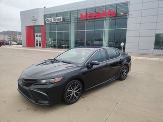 Used 2022 Toyota Camry SE image 1