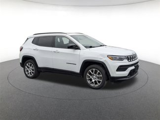 Used 2023 Jeep Compass Latitude w/ Sun and Sound Group image 1