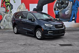 Used 2021 Chrysler Pacifica Touring-L w/ Premium & Safety Sphere Group image 1