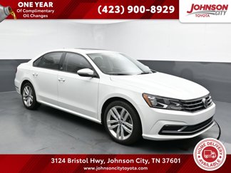 Used 2019 Volkswagen Passat 2.0T Wolfsburg image 1