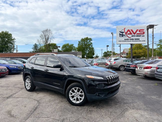 Used 2016 Jeep Cherokee Latitude image 1