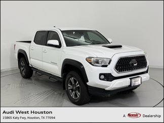 Used 2018 Toyota Tacoma TRD Sport image 1