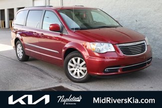 Used 2016 Chrysler Town & Country Touring image 1