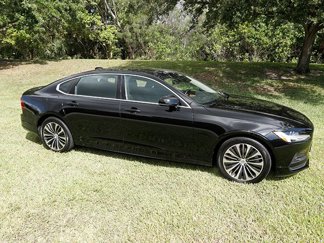 Used 2022 Volvo S90 B6 Momentum image 1