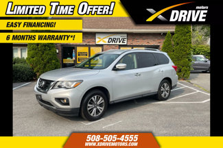 Used 2017 Nissan Pathfinder SV image 1