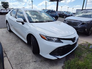 Used 2020 Toyota Camry LE image 1