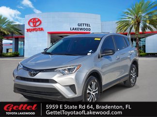 Used 2018 Toyota RAV4 LE image 1