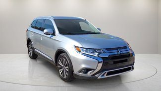 Used 2020 Mitsubishi Outlander SE image 1
