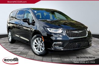 New 2025 Chrysler Pacifica Select image 1