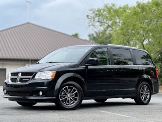 Used 2017 Dodge Grand Caravan SXT image 1