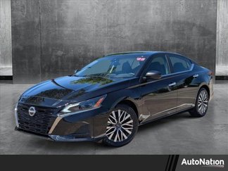 Used 2025 Nissan Altima 2.5 SV image 1