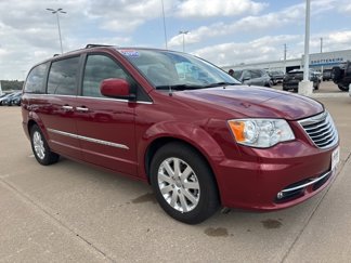 Used 2015 Chrysler Town & Country Touring w/ Driver Convenience Group image 1