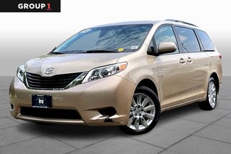Used 2014 Toyota Sienna LE image 1