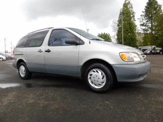 Used 2002 Toyota Sienna CE image 1