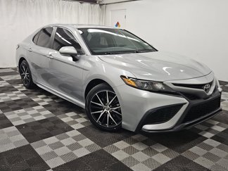 Used 2022 Toyota Camry SE image 1