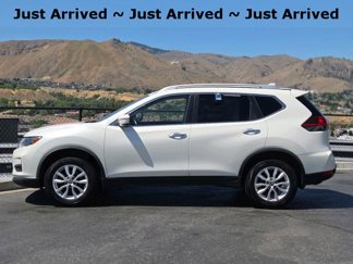 Used 2020 Nissan Rogue SV image 1