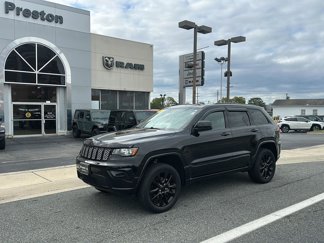 Used 2018 Jeep Grand Cherokee Altitude image 1