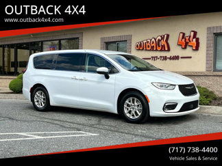 Used 2023 Chrysler Pacifica Touring-L image 1