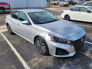 Used 2023 Nissan Altima 2.5 SV image 1