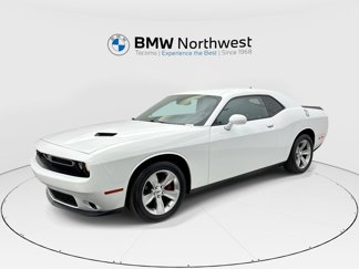 Used 2017 Dodge Challenger SXT image 1