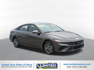 Used 2024 Hyundai Elantra SEL image 1